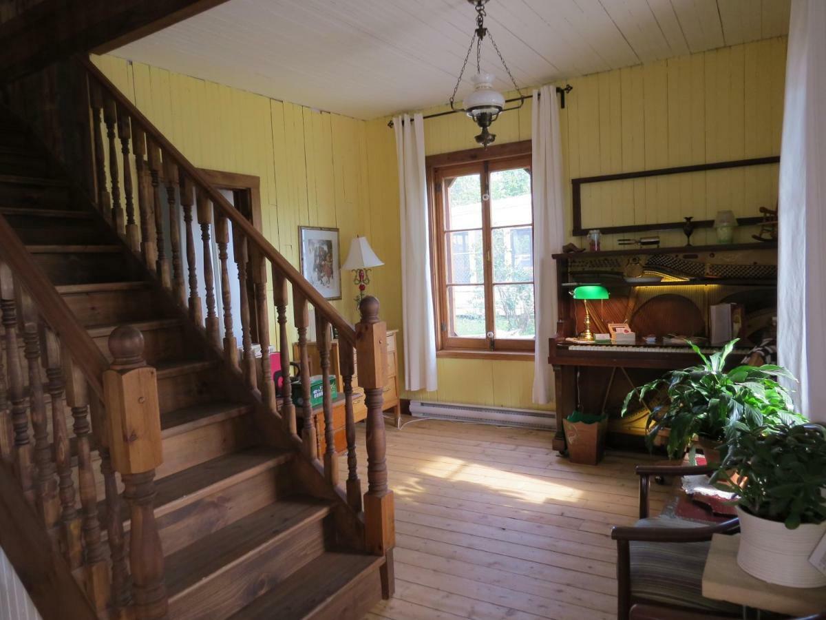 la vieille Maison Rouge Saint-Tite Extérieur photo