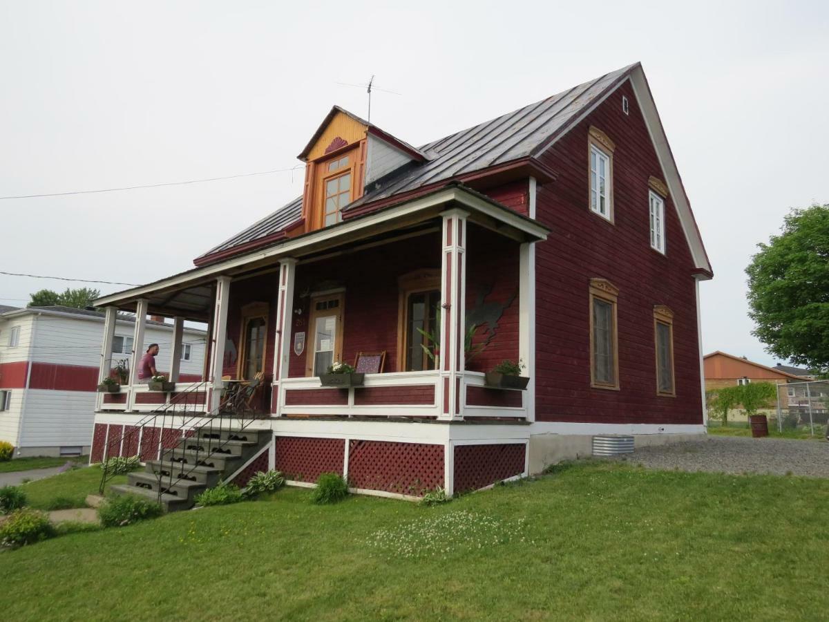 la vieille Maison Rouge Saint-Tite Extérieur photo